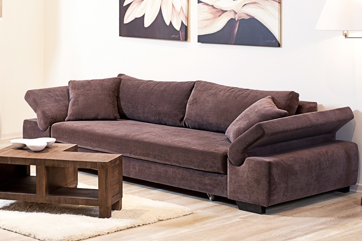 Современный диван из велюра